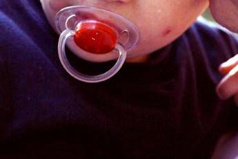 Niente scambio di ciucci, decalogo dei pediatri per prevenire l'influenza Niente scambio di ciucci, decalogo dei pediatri per prevenire l'influenza