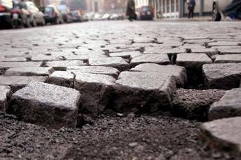 Raggi: Via i sanpietrini Raggi: Via i sanpietrini