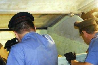 Treviso, feto di pochi mesi trovato in un cassonetto vicino al cimitero Treviso, feto di pochi mesi trovato in un cassonetto vicino al cimitero