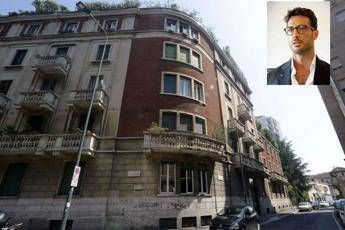 La Finanza sequestra la casa di Corona a Milano La Finanza sequestra la casa di Corona a Milano