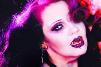 E' come assaporare una bistecca, la donna-vampiro che beve il sangue del fidanzato