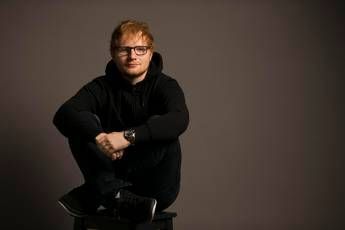 Nuova Zelanda a Ed Sheeran: Cittadinanza solo se indossi i jandals Nuova Zelanda a Ed Sheeran: Cittadinanza solo se indossi i jandals