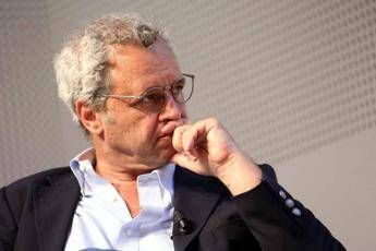 Mentana: Giornalismo oggi? Vecchi che scrivono per vecchi Mentana: Giornalismo oggi? Vecchi che scrivono per vecchi