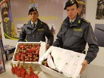 Como, fuochi d'artificio al posto delle mozzarelle: tre denunciati Como, fuochi d'artificio al posto delle mozzarelle: tre denunciati