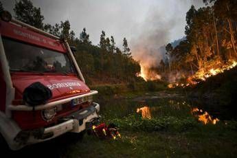 Portogallo, paura per un nuovo incendio: evacuati 11 villaggi Portogallo, paura per un nuovo incendio: evacuati 11 villaggi