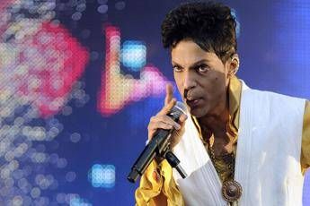 Battuta per 250mila dollari una chitarra di Prince Battuta per 250mila dollari una chitarra di Prince