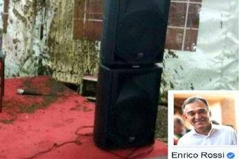 Toscana, Rossi: Mi hanno tirato un secchio di letame, ma non mi fermano Toscana, Rossi: Mi hanno tirato un secchio di letame, ma non mi fermano