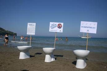 Raccolti 7mila cotton fioc su 46 spiagge italiane, arrivano dai Wc Raccolti 7mila cotton fioc su 46 spiagge italiane, arrivano dai Wc