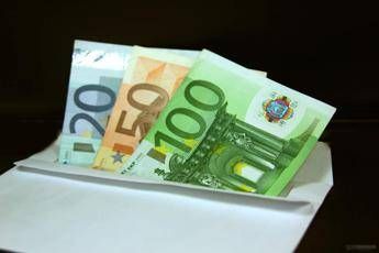 La salute costa cara, oltre 7 milioni di italiani indebitati per pagarsi cure La salute costa cara, oltre 7 milioni di italiani indebitati per pagarsi cure