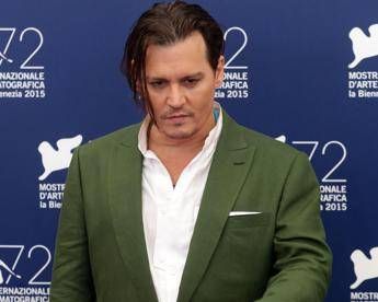 Johnny Depp in cerca di pace, compra villa svizzera al confine con l'Italia Johnny Depp in cerca di pace, compra villa svizzera al confine con l'Italia