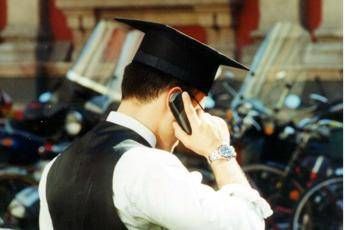 Si laurea in Legge, ma poi scopre di non avere la maturità Si laurea in Legge, ma poi scopre di non avere la maturità