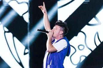 X Factor, furia Agnelli: Non siamo a Uomini e Donne. E lascia lo studio X Factor, furia Agnelli: Non siamo a Uomini e Donne. E lascia lo studio