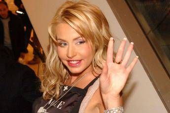 Sanremo, Valeria Marini: Se Conti mi chiamasse direi subito 'sì' Sanremo, Valeria Marini: Se Conti mi chiamasse direi subito 'sì'