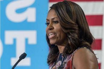 Usa, sito hacker pubblica la foto del passaporto di Michelle Obama Usa, sito hacker pubblica la foto del passaporto di Michelle Obama