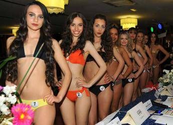 Essere belle fuori è meglio che dentro, 4 donne su 10 non hanno dubbi Essere belle fuori è meglio che dentro, 4 donne su 10 non hanno dubbi