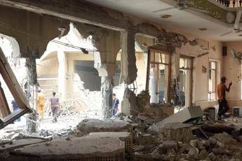 Iraq, bombe in moschee sunnite. Il premier ordina la caccia all'uomo /Foto Iraq, bombe in moschee sunnite. Il premier ordina la caccia all'uomo /Foto
