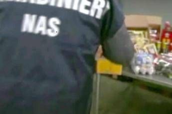 Carne e pesce scaduti, sequestrato oltre un quintale di cibo a Bari /Video Carne e pesce scaduti, sequestrato oltre un quintale di cibo a Bari /Video