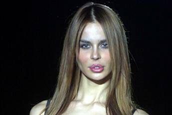 Nina Moric festeggia i 40 anni su Twitter Nina Moric festeggia i 40 anni su Twitter