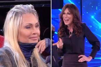 Virginia Raffaele vs Anna Oxa, scintille ad Amici /Video Virginia Raffaele vs Anna Oxa, scintille ad Amici /Video
