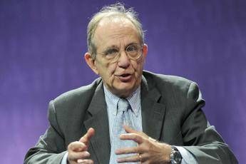 Padoan: Economia debole e risposte insufficienti, pericoloso immobilismo Ue Padoan: Economia debole e risposte insufficienti, pericoloso immobilismo Ue