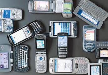 Italiani imbranati con i cellulari, in Europa solo i greci li trattano peggio Italiani imbranati con i cellulari, in Europa solo i greci li trattano peggio