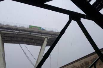 Sul ponte erano in corso dei lavori Sul ponte erano in corso dei lavori