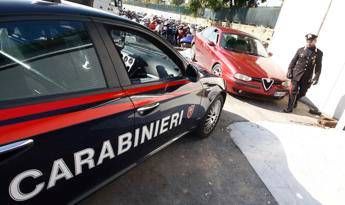 Rimini, uccide la moglie e si toglie la vita. In casa c'erano anche i figli gemelli di 3 anni Rimini, uccide la moglie e si toglie la vita. In casa c'erano anche i figli gemelli di 3 anni