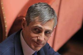 Senatore M5S tenta suicidio Senatore M5S tenta suicidio
