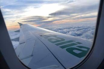 Alitalia sale in carrozza Alitalia sale in carrozza