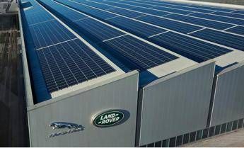 Jaguar Land Rover, accordo con EDF per fornitura 100% energia da rinnovabili Jaguar Land Rover, accordo con EDF per fornitura 100% energia da rinnovabili