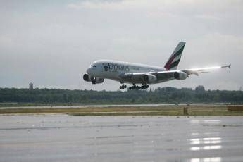 Febbre alta, poi sviene: bimba muore in volo Febbre alta, poi sviene: bimba muore in volo