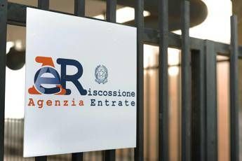 Agosto manda 'in vacanza' il fisco Agosto manda 'in vacanza' il fisco