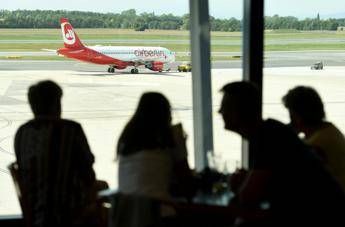 Air Berlin, malati 200 piloti: cancellati 100 voli Air Berlin, malati 200 piloti: cancellati 100 voli