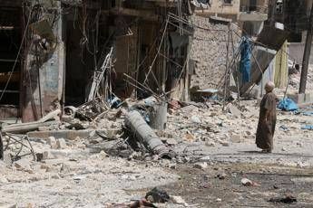 Siria, Onu: Aiuti impossibili. Ue: Subito stop a bombe. Russia pronta a tregua di 48 ore Siria, Onu: Aiuti impossibili. Ue: Subito stop a bombe. Russia pronta a tregua di 48 ore