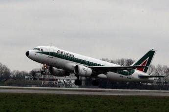 Bimbo morto in volo, doveva subire doppio trapianto a Roma Bimbo morto in volo, doveva subire doppio trapianto a Roma