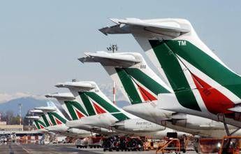 Alitalia, Delrio: Azioni a dipendenti? Buona idea Alitalia, Delrio: Azioni a dipendenti? Buona idea
