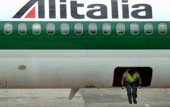 Rush finale al tavolo per Alitalia: Il numero degli esuberi è sceso a 980 Rush finale al tavolo per Alitalia: Il numero degli esuberi è sceso a 980