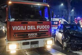 Scontro tra 3 auto: muore madre, ferita bimba Scontro tra 3 auto: muore madre, ferita bimba