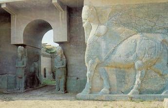 Iraq, Is rade al suolo con bulldozer antica città assira di Nimrud Iraq, Is rade al suolo con bulldozer antica città assira di Nimrud