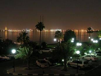 In Qatar vietato distrarsi dalle preghiere del venerdì, scatta l'obbligo di chiusura per i negozi In Qatar vietato distrarsi dalle preghiere del venerdì, scatta l'obbligo di chiusura per i negozi