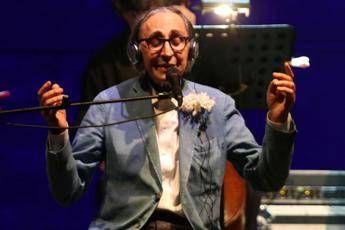 Franco Battiato ricompare sui social Franco Battiato ricompare sui social