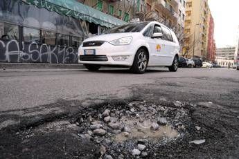 Buche, come chiedere il risarcimento Buche, come chiedere il risarcimento