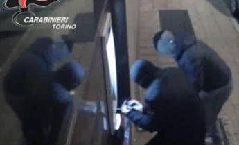 Torino assalti a bancomat con esplosivo sgominata banda della'marmotta /Video