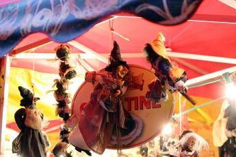Proteste degli ambulanti, a Roma slitta la Befana Proteste degli ambulanti, a Roma slitta la Befana