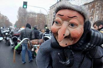 Perché la Befana porta il carbone? Perché la Befana porta il carbone?