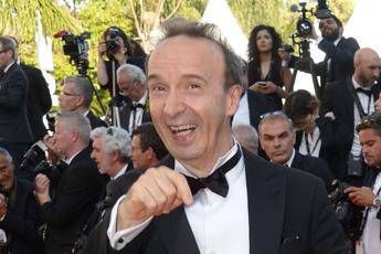 Benigni show: Dedico premio Satira a chi non c'è più, al Pd Benigni show: Dedico premio Satira a chi non c'è più, al Pd