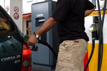 Benzina e diesel, tornano gli aumenti Benzina e diesel, tornano gli aumenti