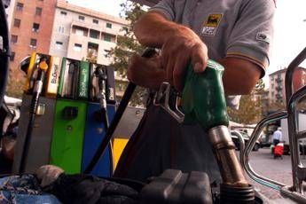 Benzina e diesel, crisi Iran cambia i prezzi Benzina e diesel, crisi Iran cambia i prezzi