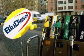 Benzina e diesel, compagnie alla finestra Benzina e diesel, compagnie alla finestra