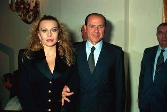Cassazione respinge ricorso Berlusconi: Versi 2 milioni al mese all'ex moglie Cassazione respinge ricorso Berlusconi: Versi 2 milioni al mese all'ex moglie
